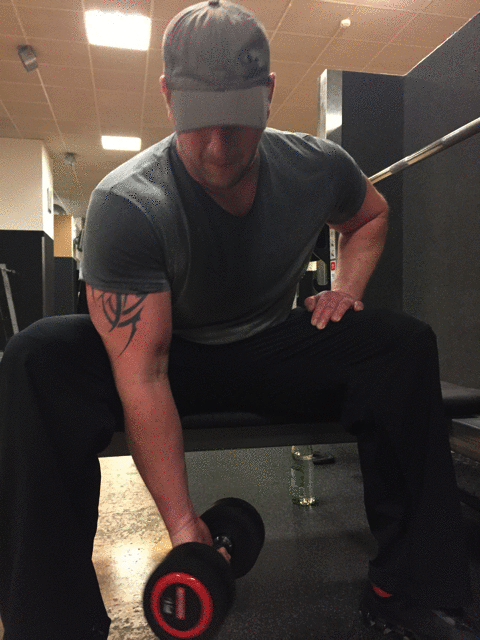 Bizeps Übungen - Konzentration Curls Kurzhantel.Bizeps Training , Hanteltraining , Muskelaufbau Bizeps Übungen - Konzentration Curls Kurzhantel. Bizeps Training , Hanteltraining , Muskelaufbau